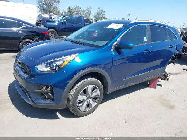 KNDCB3LC2N5539857 2022 KIA NIRO - Image 2