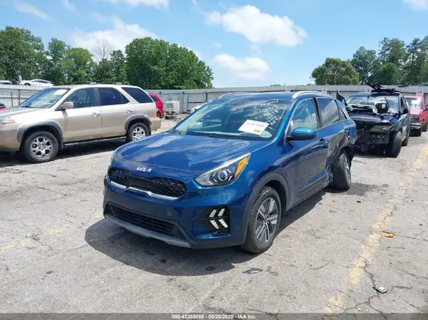 KNDCB3LC2N5539938 2022 KIA NIRO - Image 2