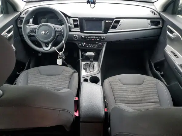 KNDCB3LC3H5038867 2017 KIA NIRO - Image 8