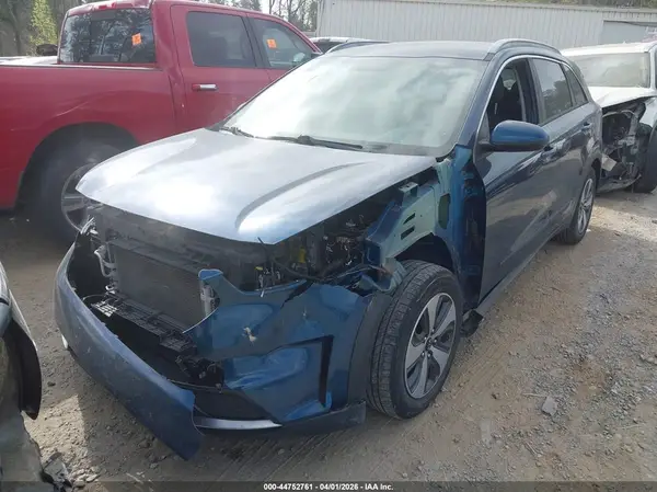 KNDCB3LC3H5040005 2017 KIA NIRO - Image 2