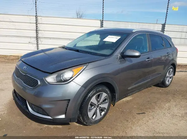 KNDCB3LC3H5048279 2017 KIA NIRO - Image 2