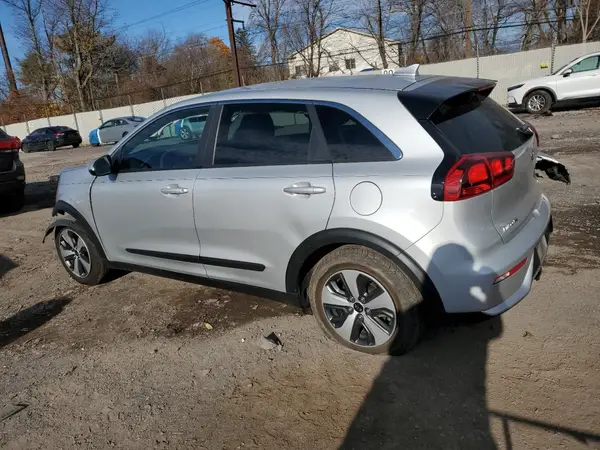 KNDCB3LC3H5050212 2017 KIA NIRO - Image 2
