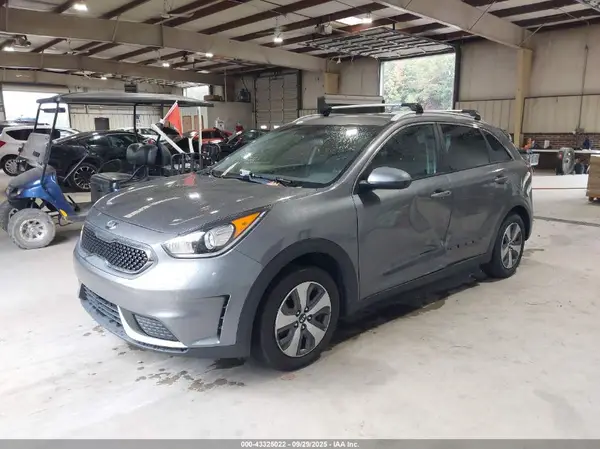 KNDCB3LC3H5051473 2017 KIA NIRO - Image 2