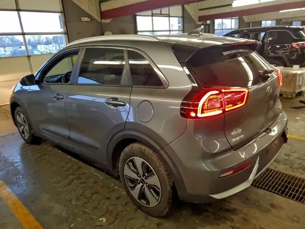 KNDCB3LC3H5055796 2017 KIA NIRO - Image 2