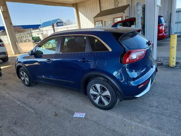 KNDCB3LC3H5056446 2017 KIA NIRO - Image 2