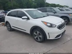 KNDCB3LC3H5060030 2017 KIA NIRO