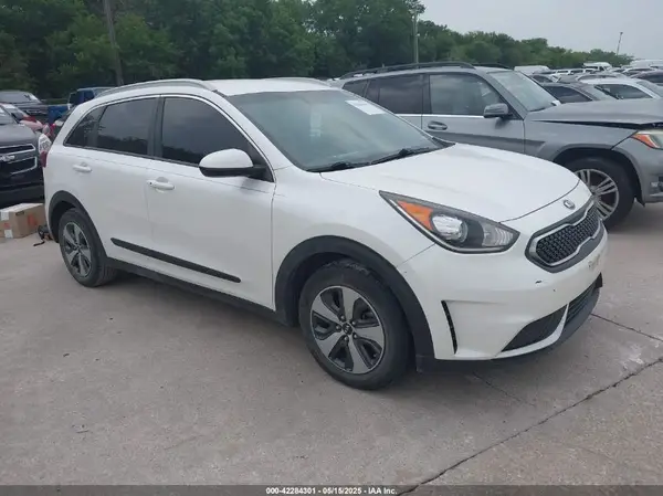 KNDCB3LC3H5060030 2017 KIA NIRO - Image 1