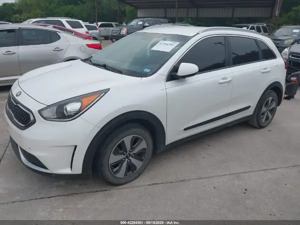 KNDCB3LC3H5060030 2017 KIA NIRO - Image 2