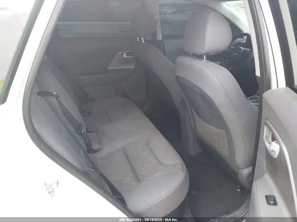 KNDCB3LC3H5060030 2017 KIA NIRO - Image 8