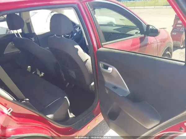 KNDCB3LC3H5060576 2017 KIA NIRO - Image 8