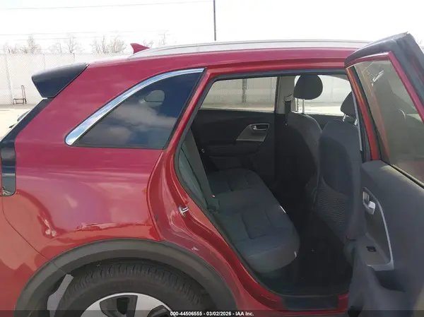 KNDCB3LC3H5062621 2017 KIA NIRO - Image 8