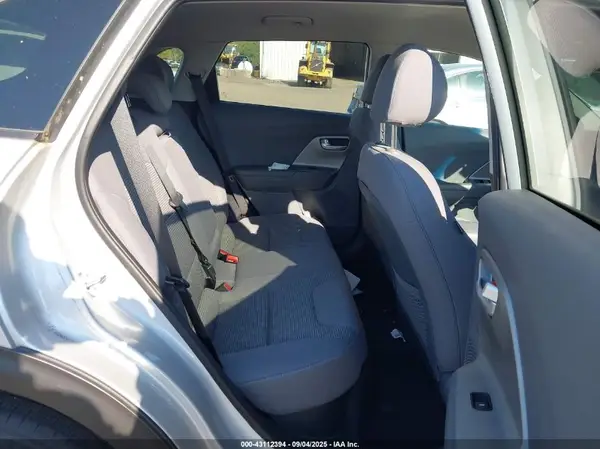 KNDCB3LC3H5072341 2017 KIA NIRO - Image 8