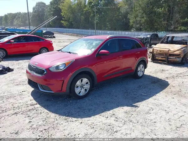 KNDCB3LC3H5073246 2017 KIA NIRO - Image 2