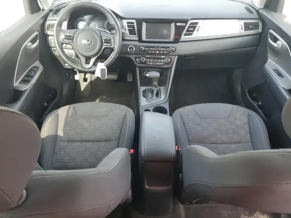 KNDCB3LC3H5073697 2017 KIA NIRO - Image 8
