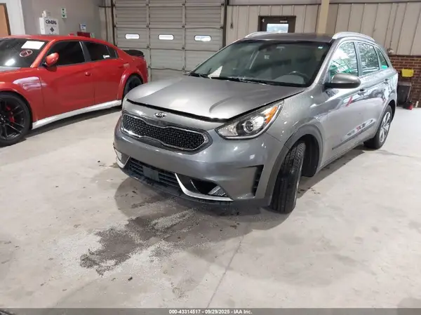 KNDCB3LC3H5073876 2017 KIA NIRO - Image 2