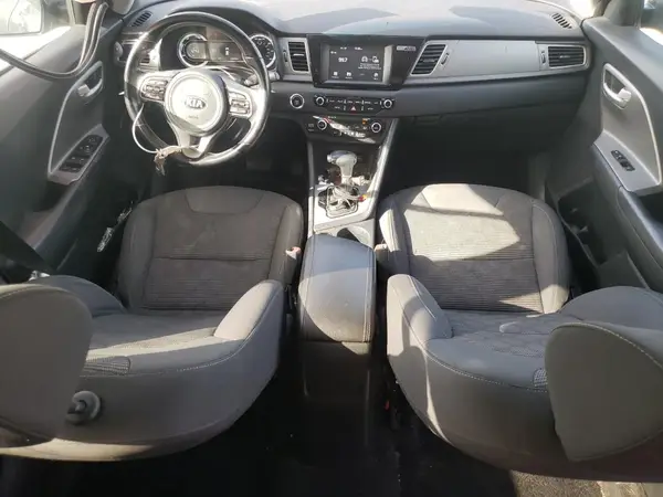 KNDCB3LC3H5074283 2017 KIA NIRO - Image 8