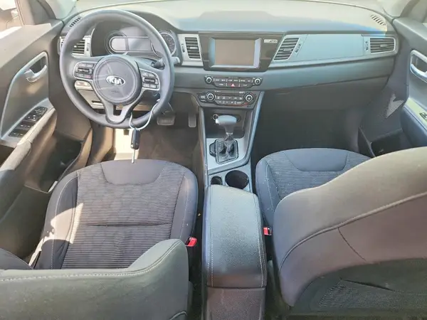 KNDCB3LC3H5079306 2017 KIA NIRO - Image 8
