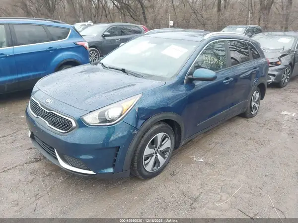 KNDCB3LC3H5085297 2017 KIA NIRO - Image 2