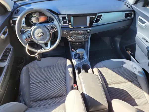 KNDCB3LC3H5088314 2017 KIA NIRO - Image 8