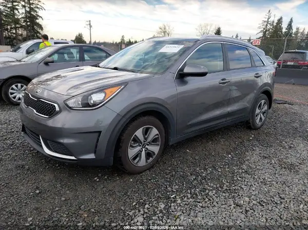 KNDCB3LC3H5094162 2017 KIA NIRO - Image 2