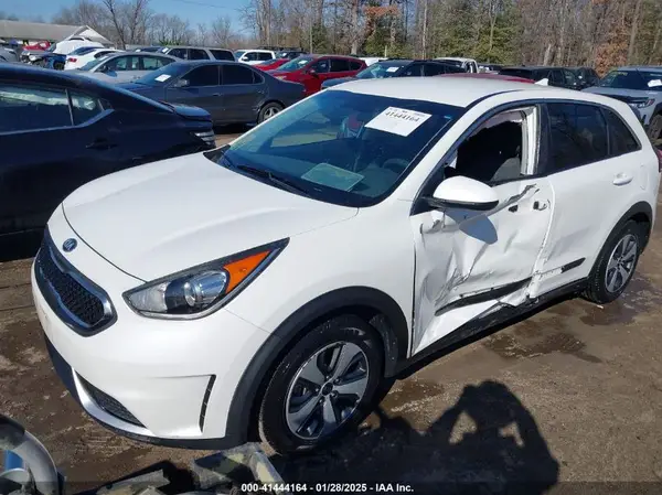 KNDCB3LC3H5100025 2017 KIA NIRO - Image 2