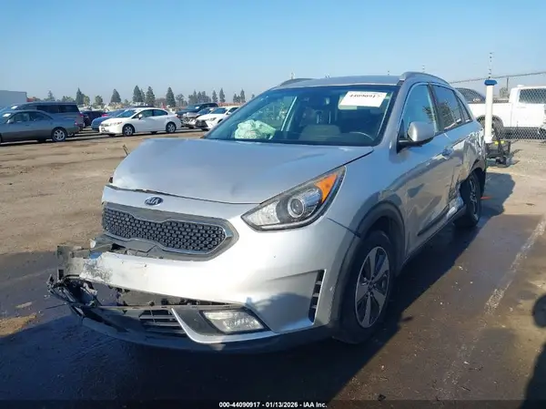 KNDCB3LC3H5103992 2017 KIA NIRO - Image 2
