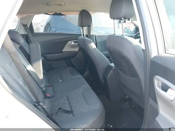 KNDCB3LC3H5103992 2017 KIA NIRO - Image 8