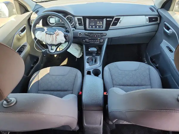 KNDCB3LC3J5114237 2018 KIA NIRO - Image 8
