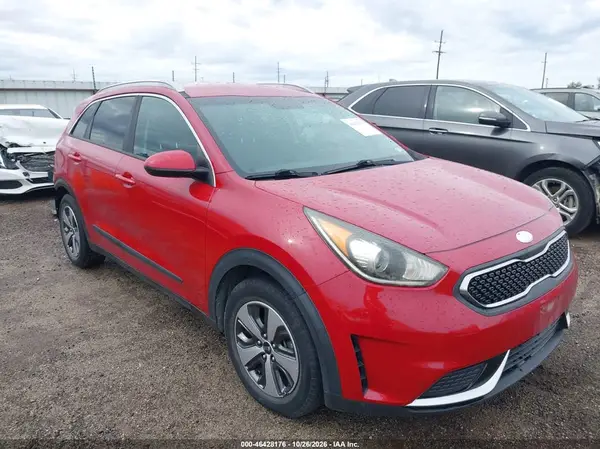 KNDCB3LC3J5131877 2018 KIA NIRO - Image 1