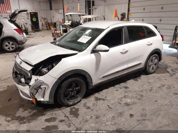 KNDCB3LC3J5152017 2018 KIA NIRO - Image 2