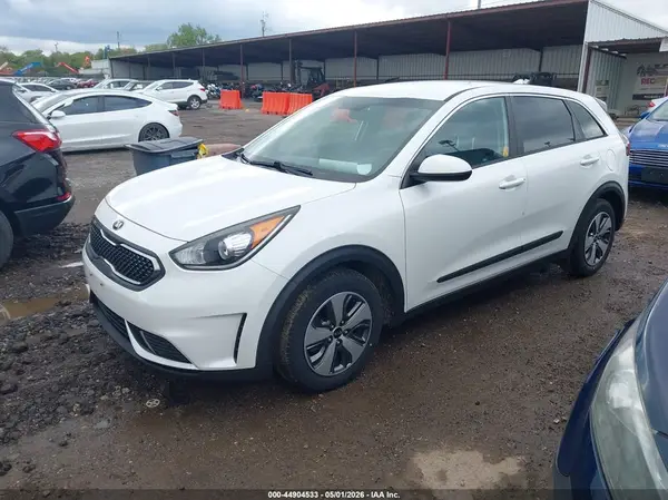 KNDCB3LC3J5158769 2018 KIA NIRO - Image 2