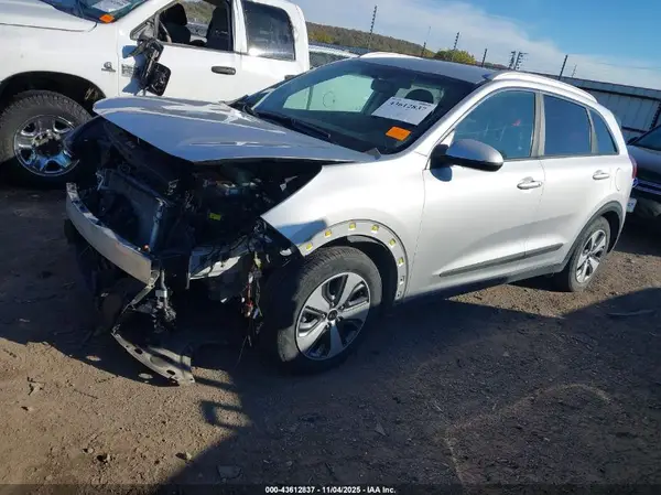 KNDCB3LC3J5178455 2018 KIA NIRO - Image 2