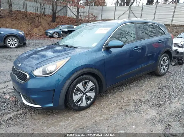 KNDCB3LC3J5178682 2018 KIA NIRO - Image 2