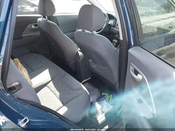 KNDCB3LC3J5204701 2018 KIA NIRO - Image 8