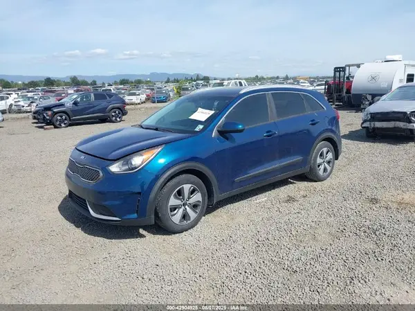 KNDCB3LC3J5205010 2018 KIA NIRO - Image 2