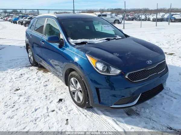 KNDCB3LC3J5210563 2018 KIA NIRO - Image 1