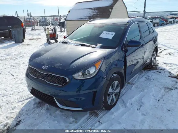 KNDCB3LC3J5210563 2018 KIA NIRO - Image 2
