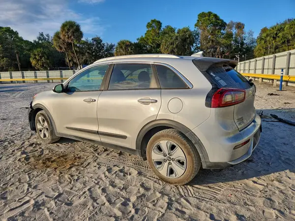 KNDCB3LC3K5217398 2019 KIA NIRO - Image 2