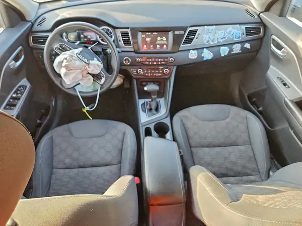 KNDCB3LC3K5217398 2019 KIA NIRO - Image 8