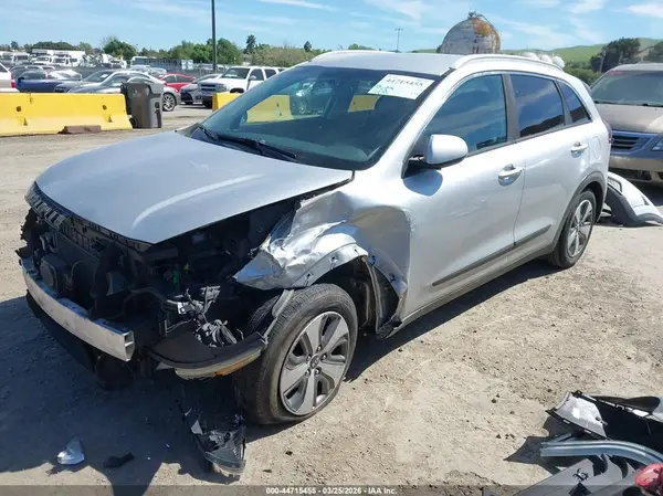 KNDCB3LC3K5226666 2019 KIA NIRO - Image 2