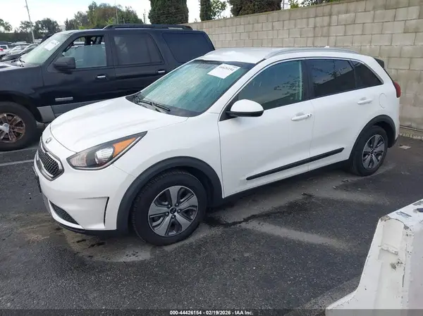 KNDCB3LC3K5246125 2019 KIA NIRO - Image 2