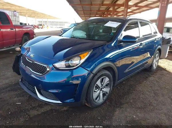 KNDCB3LC3K5252572 2019 KIA NIRO - Image 2