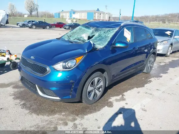 KNDCB3LC3K5256718 2019 KIA NIRO - Image 2