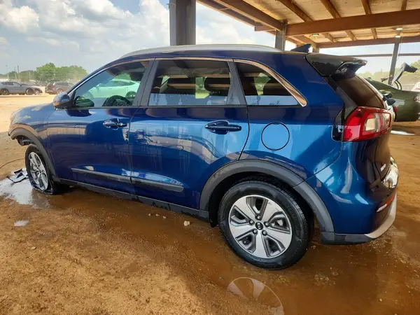 KNDCB3LC3K5260266 2019 KIA NIRO - Image 2