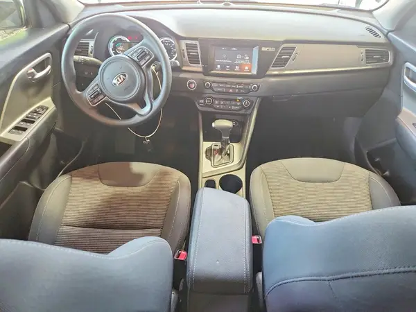 KNDCB3LC3K5260266 2019 KIA NIRO - Image 8