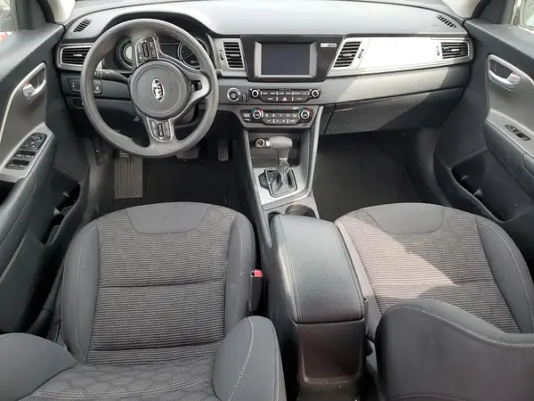 KNDCB3LC3K5263197 2019 KIA NIRO - Image 8