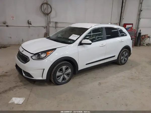 KNDCB3LC3K5264320 2019 KIA NIRO - Image 2