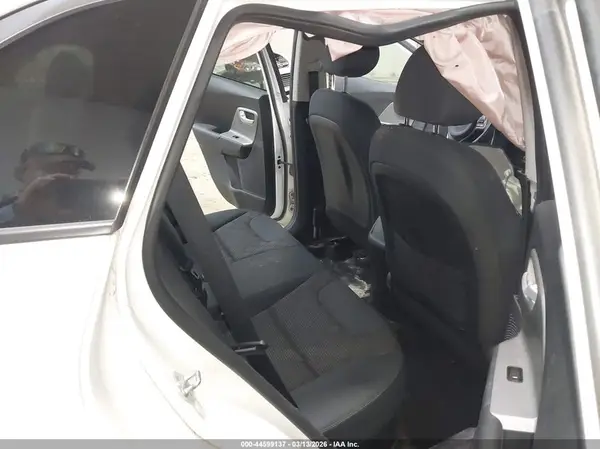 KNDCB3LC3K5264320 2019 KIA NIRO - Image 8