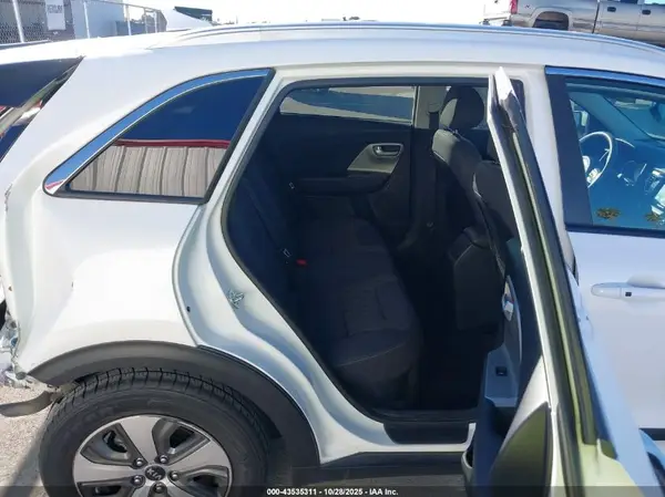 KNDCB3LC3K5286379 2019 KIA NIRO - Image 8