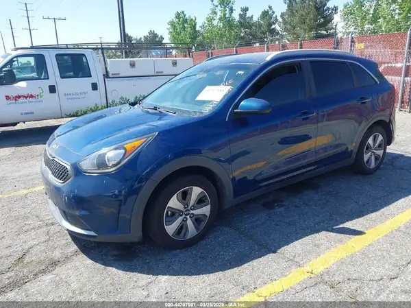KNDCB3LC3K5301432 2019 KIA NIRO - Image 2